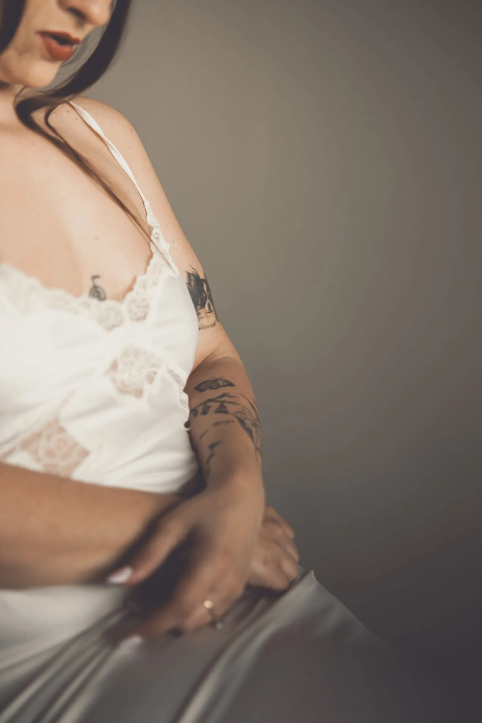 Candy & James — getting ready (03), wedding photography by Anna Mello Studios, Dublin
