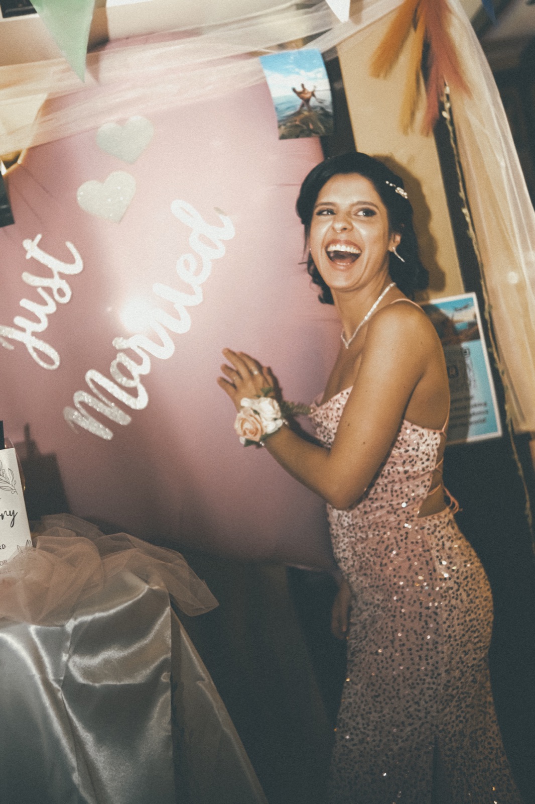 Will & Lais — the pub (06), wedding photography by Anna Mello Studios, Dublin